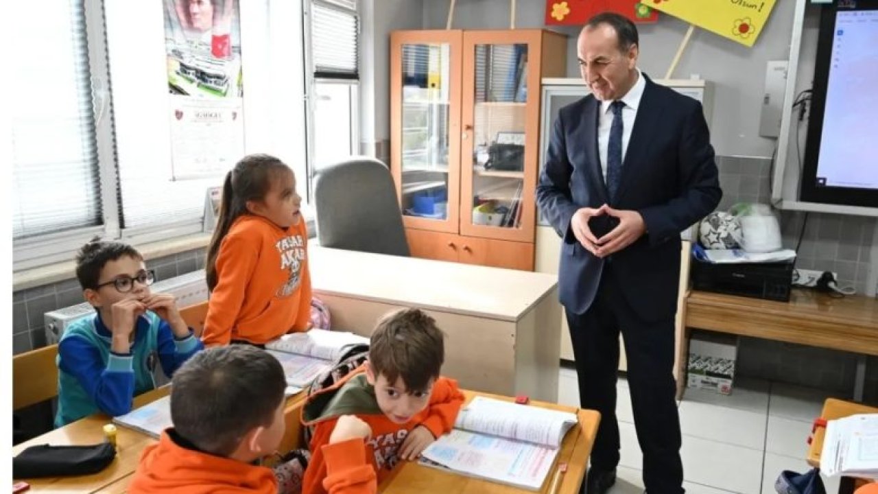 Sınıf Başkanının Vaadi Gerçek Oldu: İl Milli Eğitim Müdürü Sınıfa Konuk Oldu