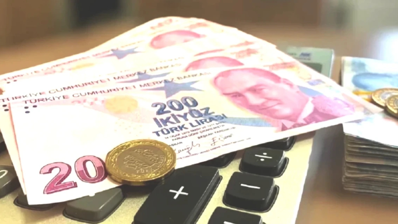 Bankalar Faizleri Yeniden Güncelledi! 100 Bin TL Kredinin Yeni Geri Ödemesi Şaşırttı